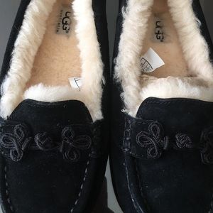 NWOT Authentic Ugg black slippers size 7